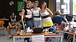 Bild von zwei Studentinnen in einem Beauty Parlour der 80er Jahre