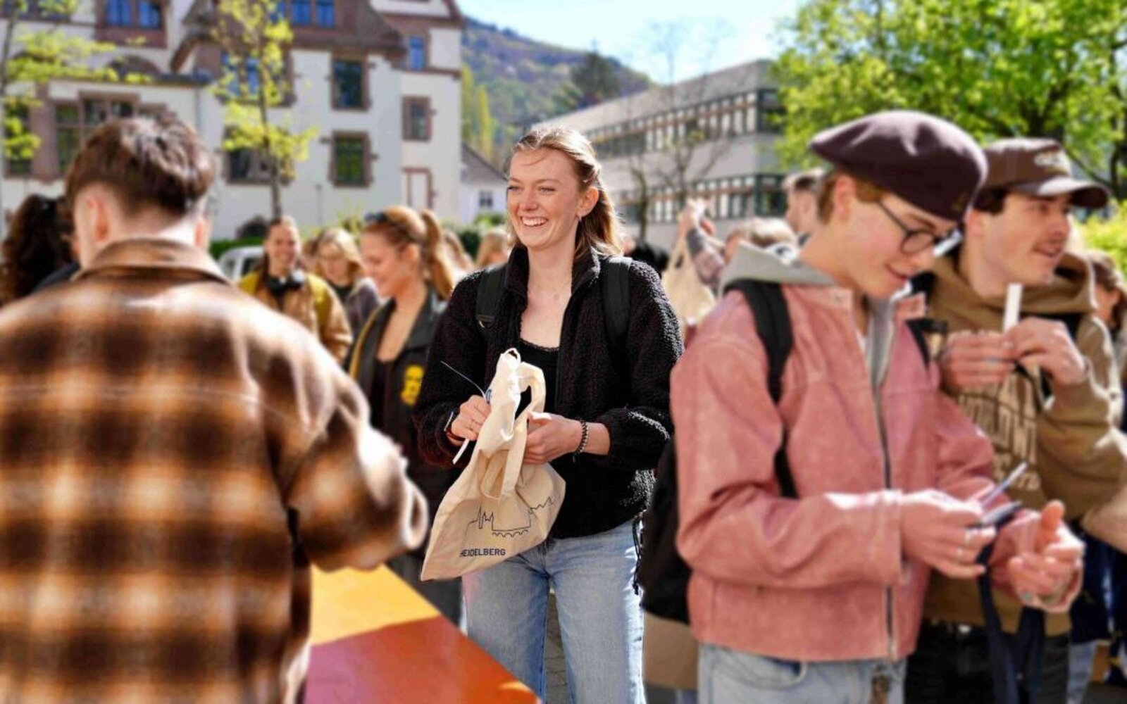 Zu sehen sind Erstsemestler der Pädagogische Hochschule Heidelberg, die in ihr Lehramtsstudium starten.