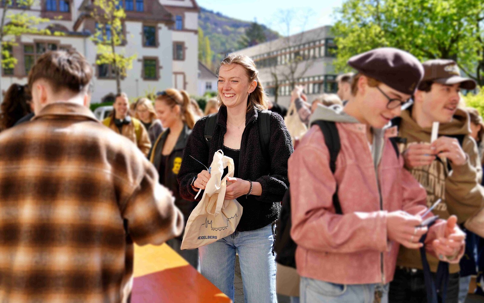 Zu sehen sind Erstsemestler der Pädagogische Hochschule Heidelberg, die in ihr Lehramtsstudium starten.