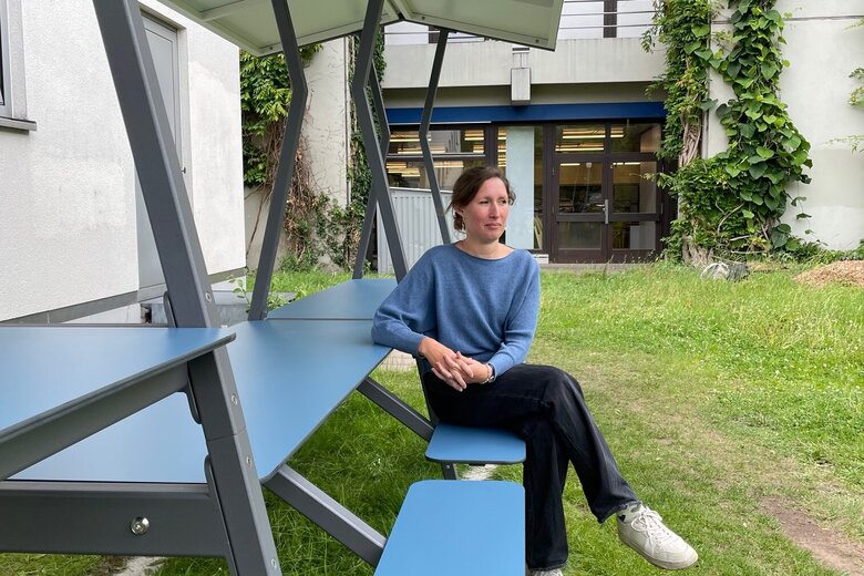 Der Außenarbeitsplatz am Neubau der Pädagogischen Hochschule Heidelberg, der von PHeelGood eingerichtet wurde, um gesundes und abwechslungsreiches Arbeiten zu ermöglichen.