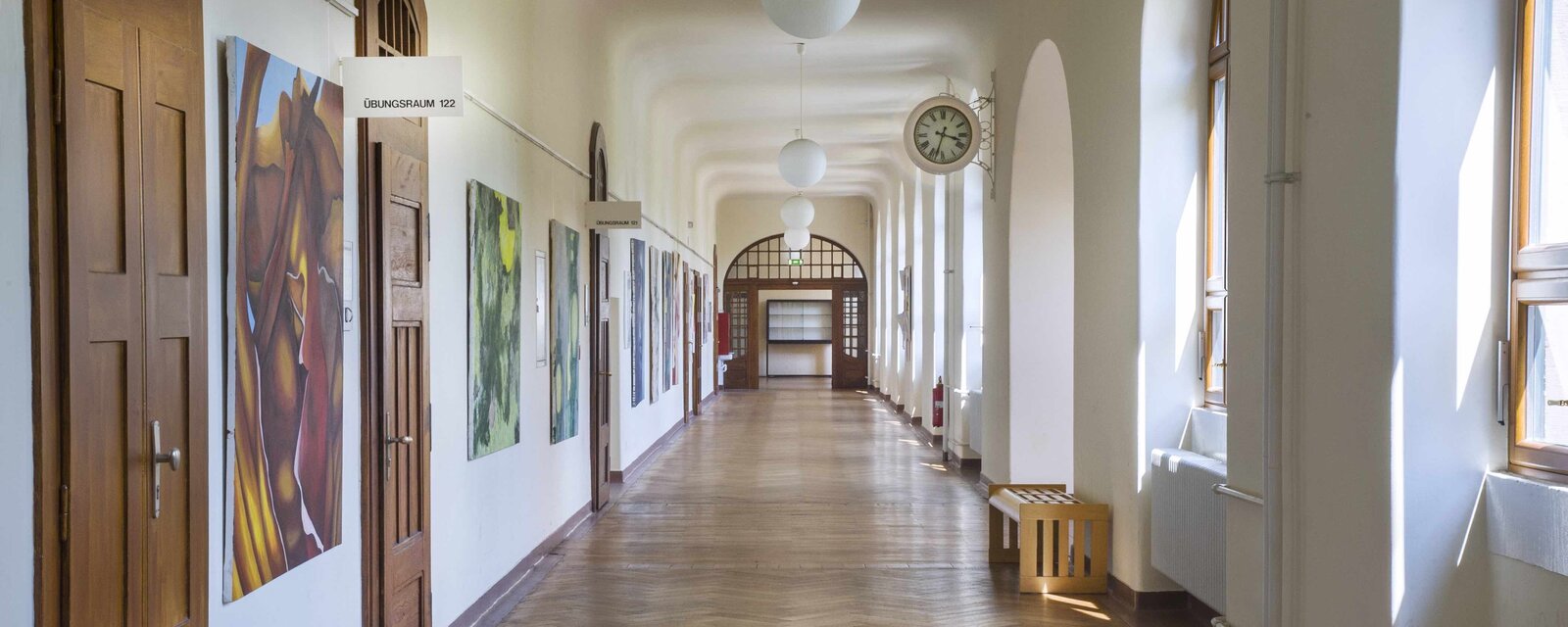Flur im Altbau der PH Heidelberg.