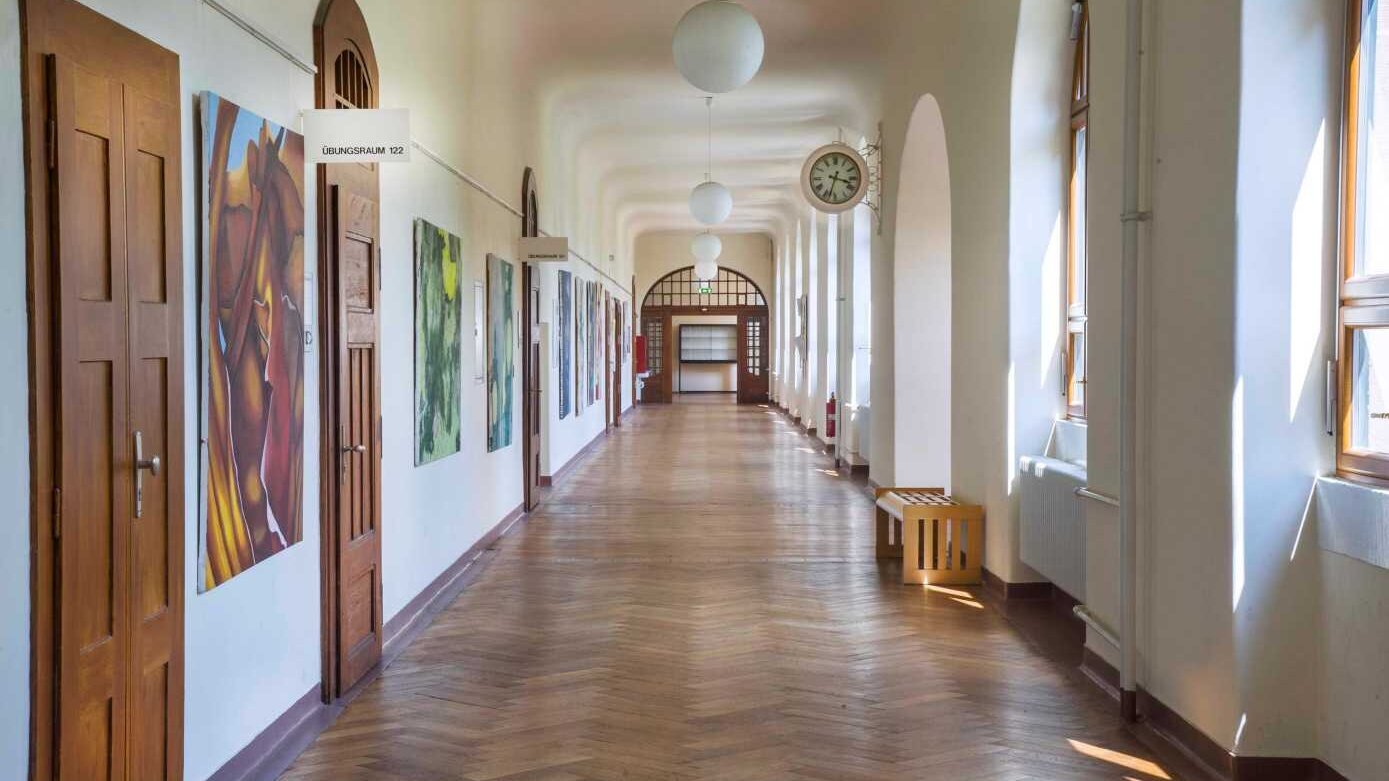 Flur im Altbau der PH Heidelberg.