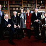 Foto des Vorstandes und des Kuratoriums der Friede Springer Stiftung. Copyright: Jim Rakete Gruppe von Menschen des Kuratoriums.