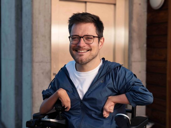 Das Bild zeigt Schlagzeuger Daniel Gallimore