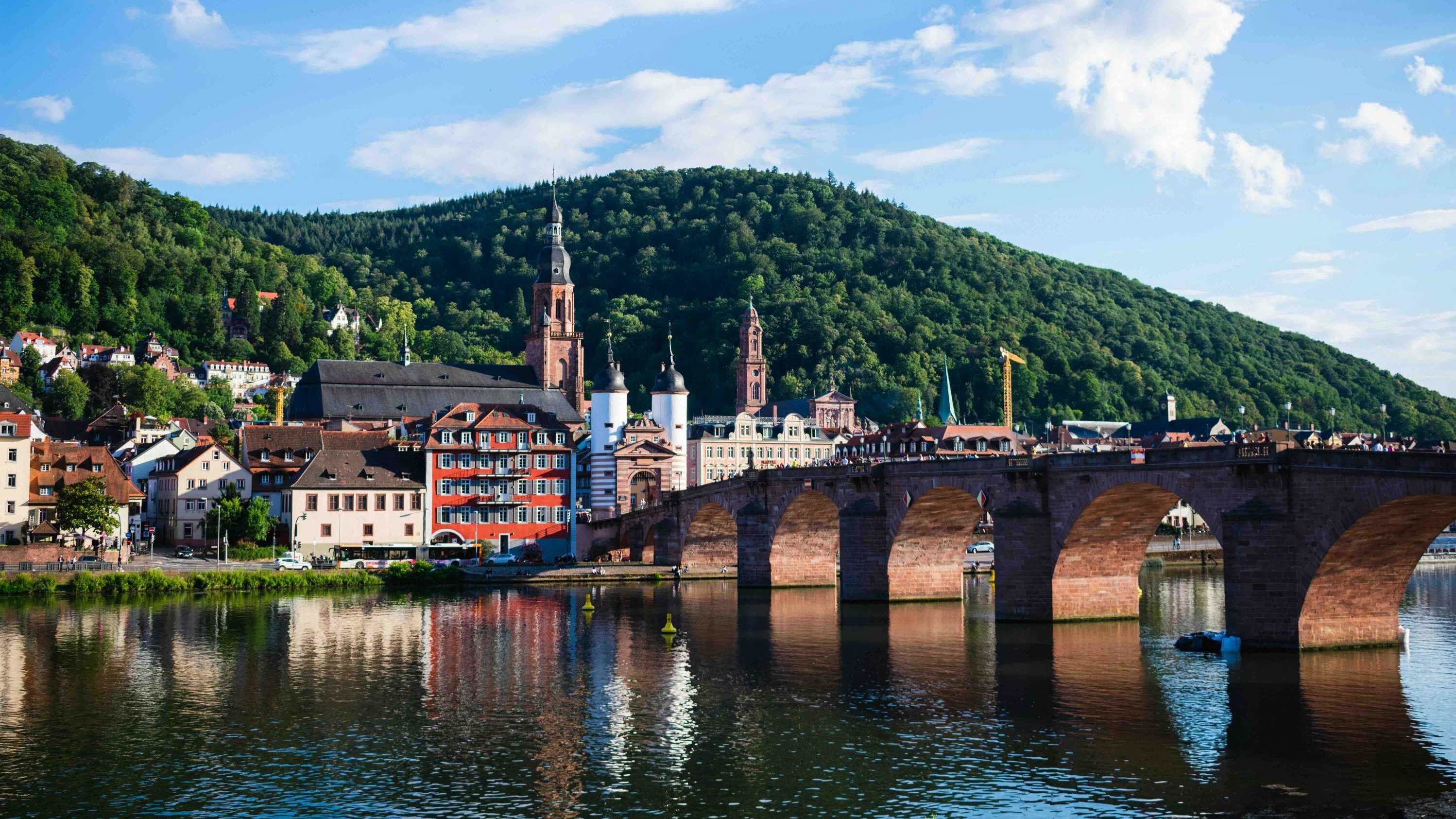 Zu sehen ist eine Ansicht auf die Heidelberger Altstadt.