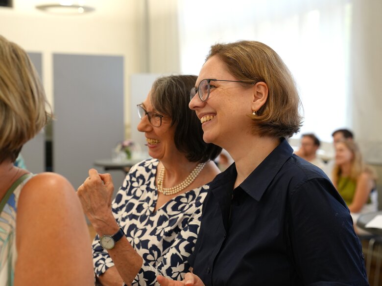 Henrike Schön und Prof. Dr. Marita Friesen bei der Abschiedsfeier von Frau Schön