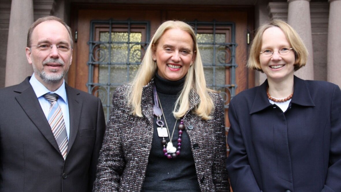 Gemeinsam mit Prof. Dr. Gerhard Härle und Prof. Dr. Anne Sliwka übernahm Prof. Dr. Annelie Wellensiek 2009 die Amtsgeschäfte der Hochschule. Sie war die erste Frau im Amt.