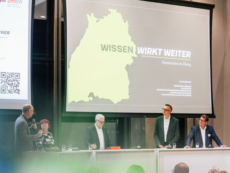 Podium beim parlarmetarischen Abend 