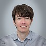 Das Porträt zeigt Claudia Hildebrandt. Sie lächelt freundlich in die Kamera.