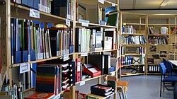 Bücherregale in der Didkatischen Werkstatt Sprachen