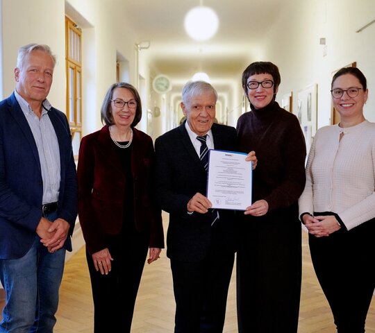 Gruppenfoto mit (von links)  Professor Karl-Heinz Dammer, Henrike Schön, Professor Carl Bossard, Professorin Karin Vach, Professorin Marita Friesen