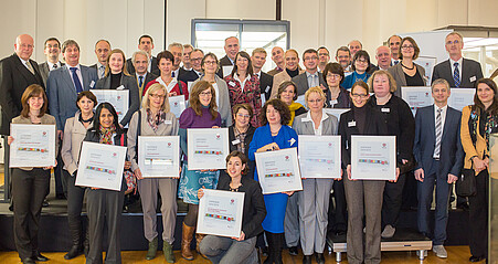 Gruppenbild Übergabe HRK-Zertifikat