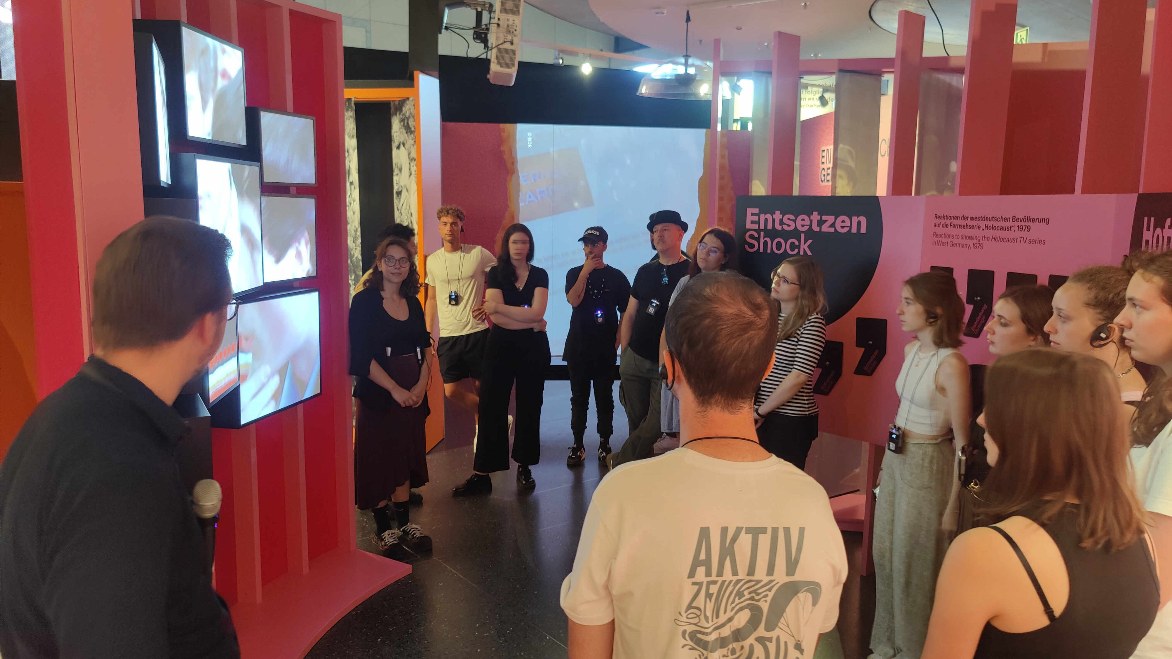 Foto der Studierenden im Museumssaal