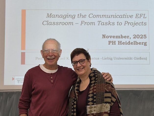 Ein Bild von Caro Blume und Michael Legutke bei seinem Vortrag