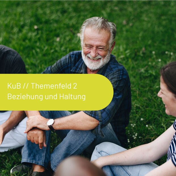 Gruppengespräch mit Menschen, die in einem Stuhlkreis sitzen.