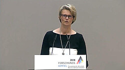  Bundesforschungsministerin Anja Karliczek auf dem Forschungsgipfel.