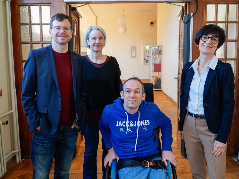 Gruppenaufnahme von Florian Kollmann, Prof. Dr. Vera Heyl, Thorsten Lihl und Bürgermeistrin Stefanie Jansen