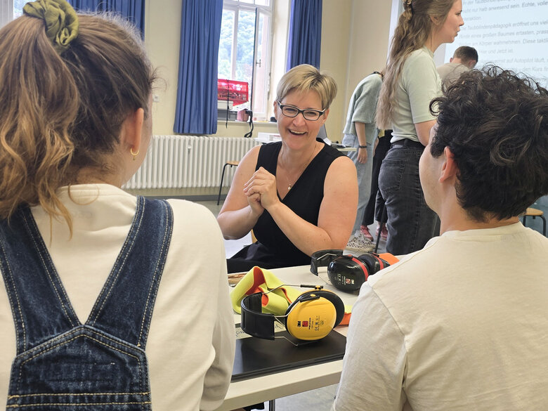 Prof. Dr. Andrea Wanka im Seminar mit Studierenden