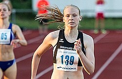 Jessica-Bianca Wessolly am Sprinten auf einem Wettkampf.