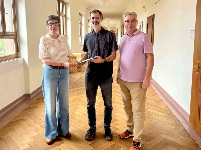 Gruppenbild von Karin Vach, Camilo del Río Lopez und Alexander Siegmund.