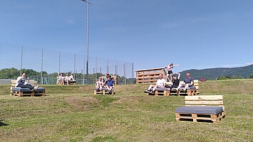 Fertige Möbel an der Beachanlage