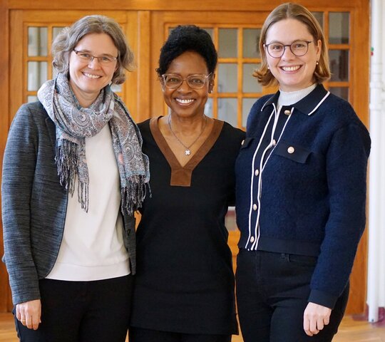 Gruppenbild von Christiane Wienand, Portia Williams und Marita Friesen