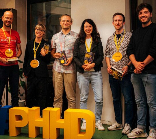 Zu sehen sind die Slammer*innen der PH Heidelberg beim Science Slam 2023.