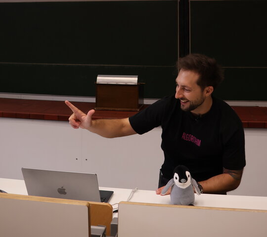 Prof. Dr. Andreas Dengel hält einen Vortrag beim Informatiklehrkräftetag