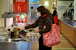  Buffet der PH-Mensa im Altbau. 