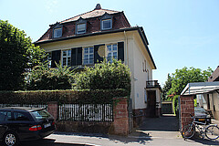 Das Bild zeigt das Haus der Pädagogischen Hochschule Heidelberg in der Zeppelinstraße 3.