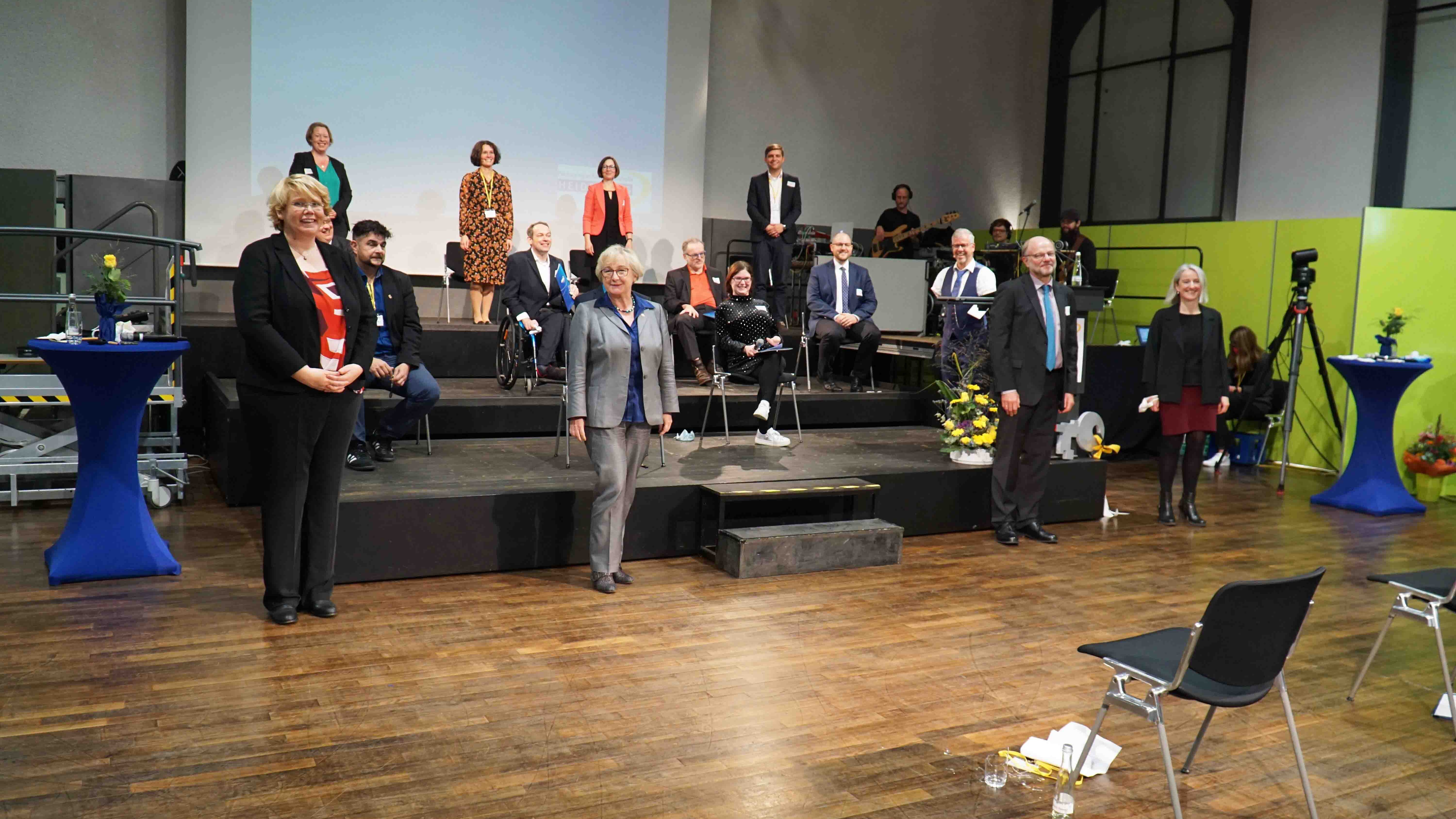 Gruppenbild des AW-ZIB-Teams mit Theresia Bauer und Prof. Dr. Hans-Werner Huneke.