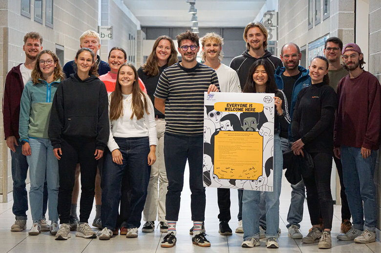 Gruppenbild des Hochschulsports mit dem unterzeichneten Awareness-Statement.