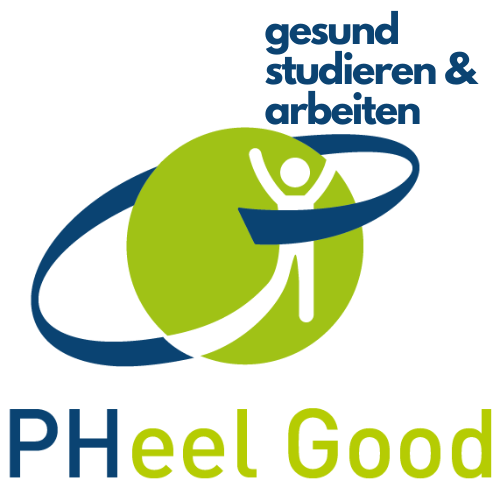 Das PHeelGood-Logo zeigt eine stilisierte Person mit ausgestreckten Armen vor einem grünen Kreis, umgeben von einem dunkelblauen Bogen. Die Gestaltung symbolisiert mehrere Ebenen: die Person, die sich wohlfühlt, den grünen Kreis als Zeichen für planetare Gesundheit und den dunkelblauen Bogen als Hochschule, die beides unterstützt und verbindet. So steht das Logo für das Zusammenspiel von Gesundheit, Wohlbefinden und Nachhaltigkeit im Hochschulkontext.